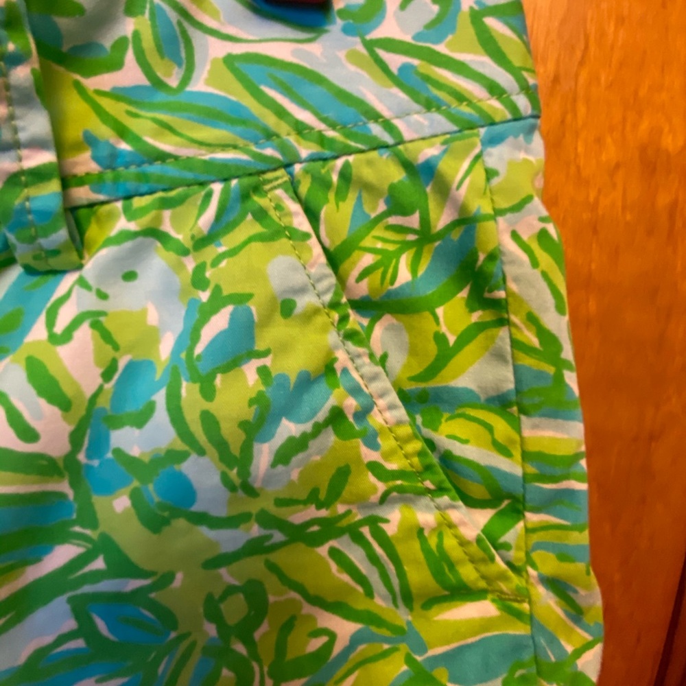 EUC Lilly Pulitzer Walsh Citrus Green Parrot shorts - Picture 3 of 8